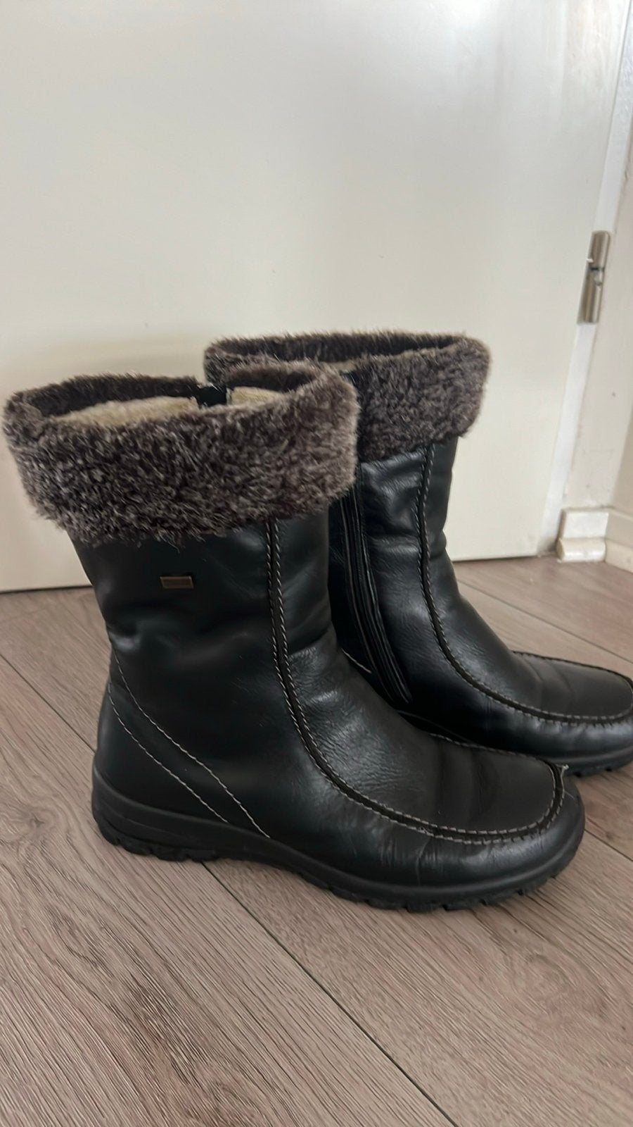 Zgan Zwarte rieker leren  laarzen met bontrand - Maat 41, Zwart, Lage of Enkellaarzen, Ophalen of Verzenden, Zo goed als nieuw
