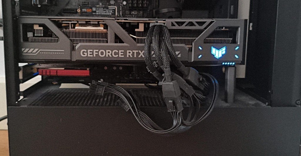 ASUS TUF Gaming GeForce RTX 5090, Computers en Software, Videokaarten, Ophalen, Overige soorten, Zo goed als nieuw, HDMI