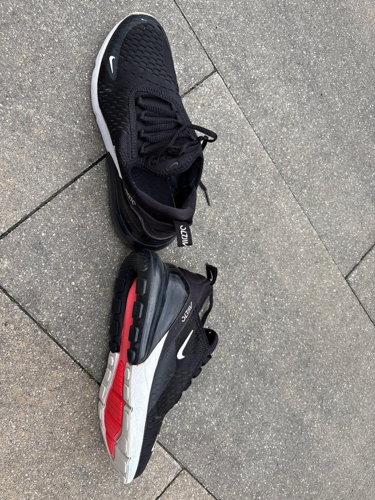Nike Air Max 270 - Zwart met witte details, Kleding | Heren, Schoenen, Zwart, Ophalen of Verzenden, Sneakers of Gympen, Gedragen