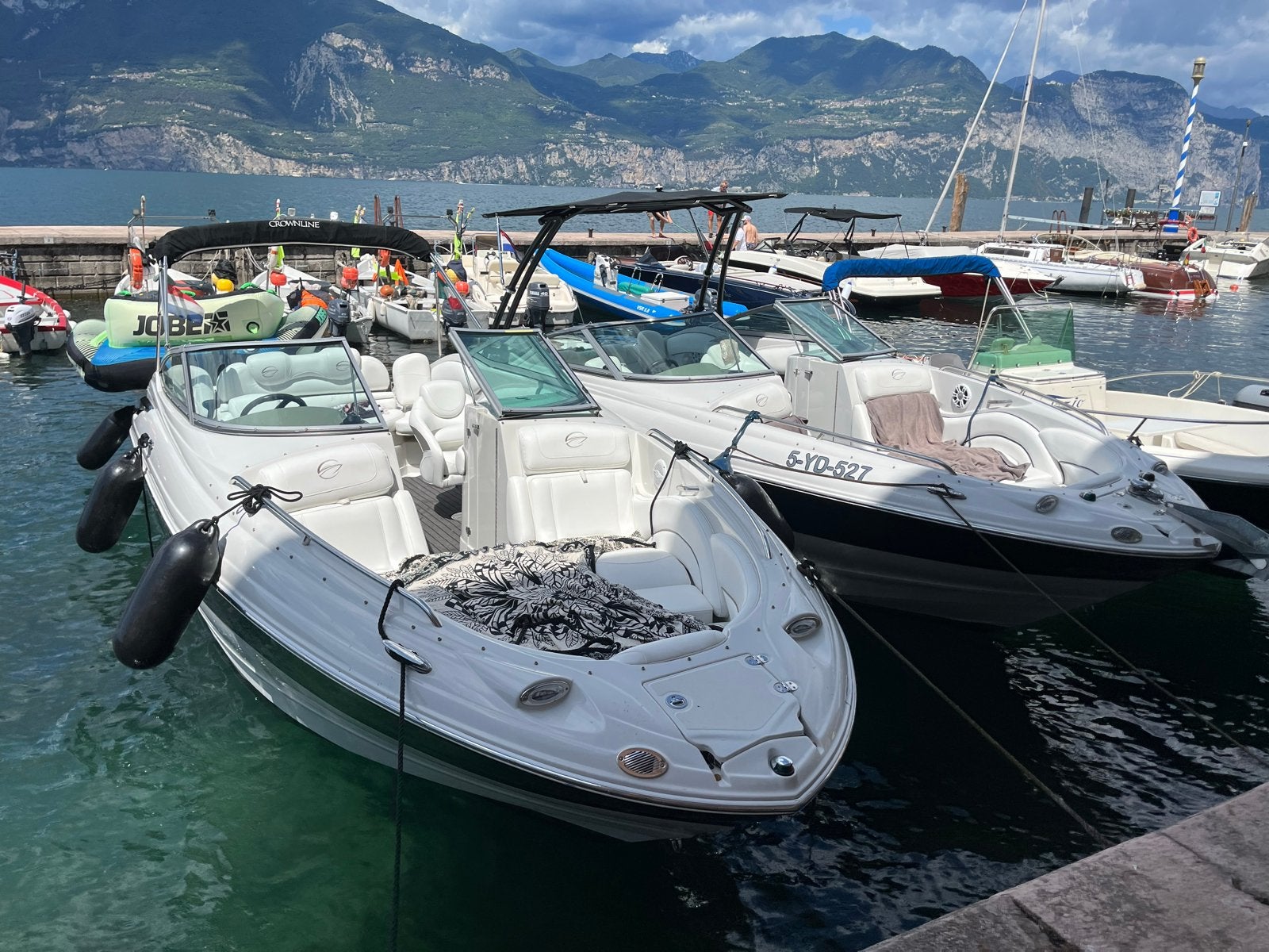 Crownline 260 bowrider, Watersport en Boten, Speedboten, Gebruikt, Overige merken, Benzine, 200 pk of meer, Binnenboordmotor, Polyester