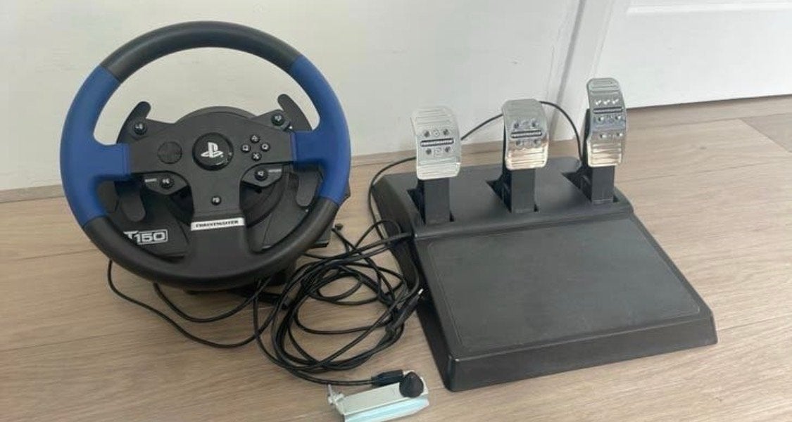 Thrustmaster T150 racestuur + pedalen (PS4/PS5/PC), Spelcomputers en Games, Ophalen, Zo goed als nieuw, Stuur of Pedalen, PlayStation 4