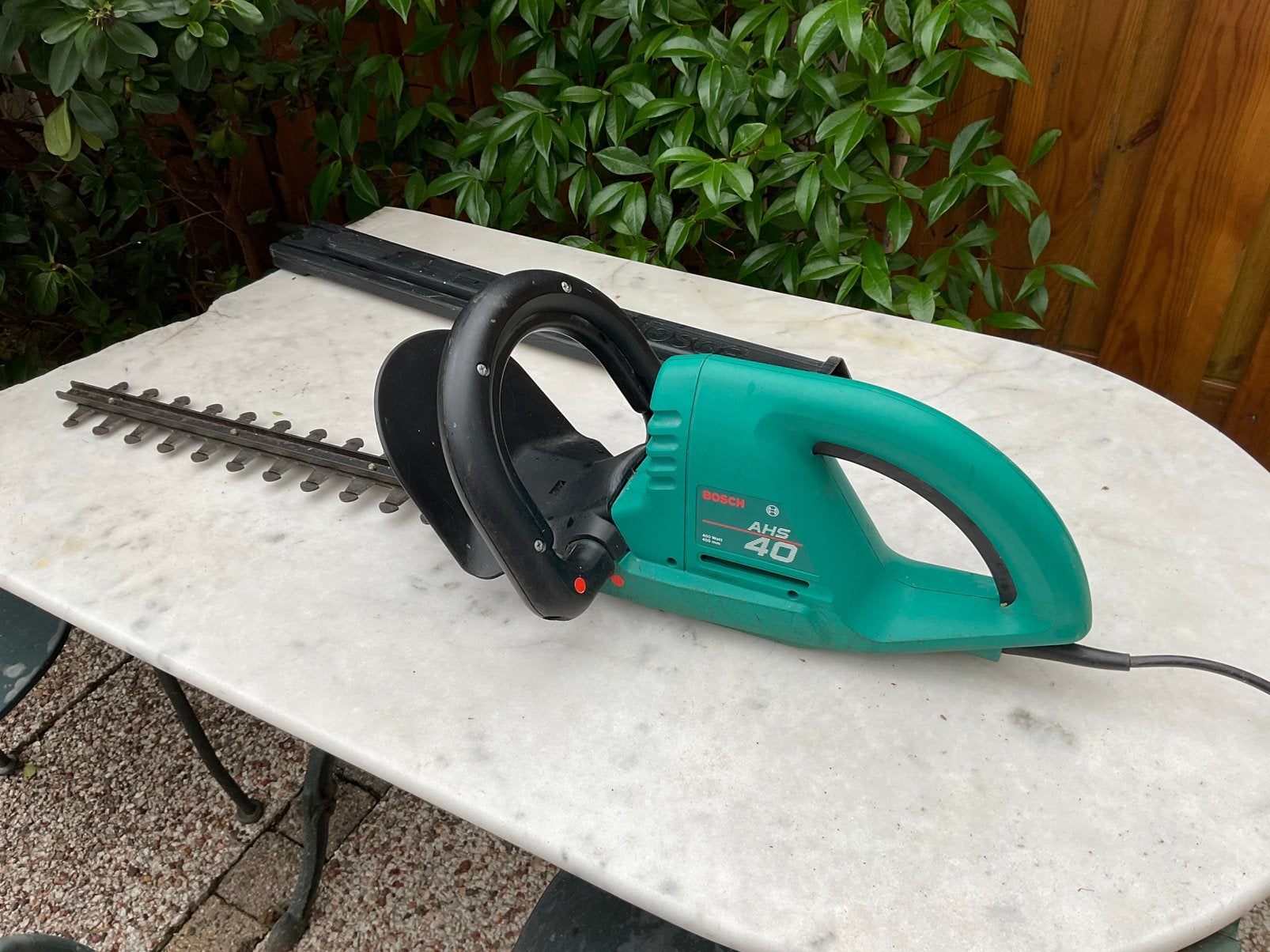 Bosch heggenschaar op snoer, Tuin en Terras, Heggenscharen, Ophalen of Verzenden, Gebruikt, Elektrisch