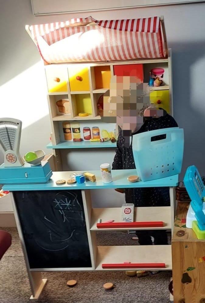 Houten speelgoedwinkel met mini producten, Kinderen en Baby's, Speelgoed | Houten speelgoed, Ophalen, Zo goed als nieuw, Meubelstuk of Keukentje