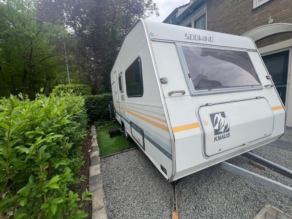 Volledig gemoderniseerde caravan - Knaus Südwind, Vast bed, Openslaande ramen, Treinzit, Tot en met 3