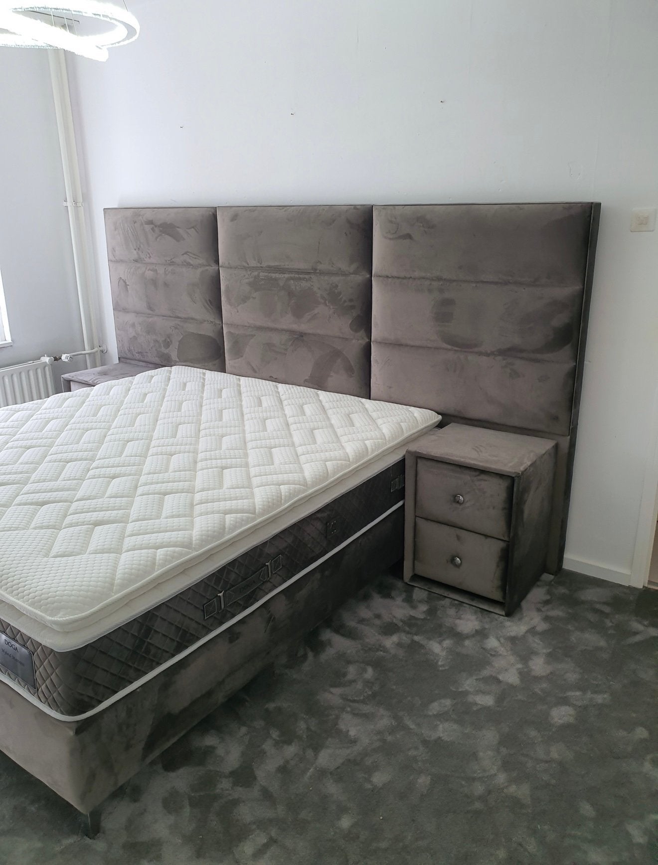 Grıjs opbergbed  boxsprıng 180/200, Ophalen of Verzenden, Zo goed als nieuw, Eenpersoons, 180 cm