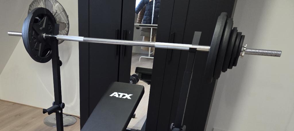 ATX gewichten 30 mm + Gorilla Sports halterstang 170 cm, Sport en Fitness, Ophalen, Zo goed als nieuw, Rug, Halterschijven