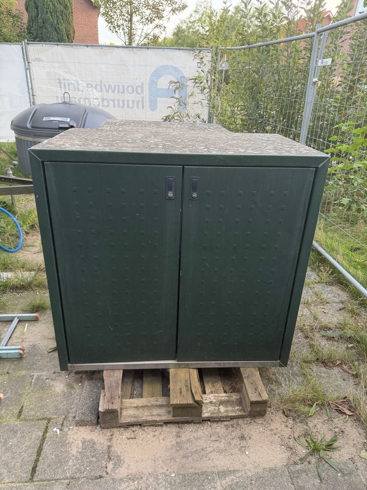 Metalen berging met betonnen blad 3 stuks in Hilversum, Tuin en Terras, Ophalen, Gebruikt, Metaal, Overige typen