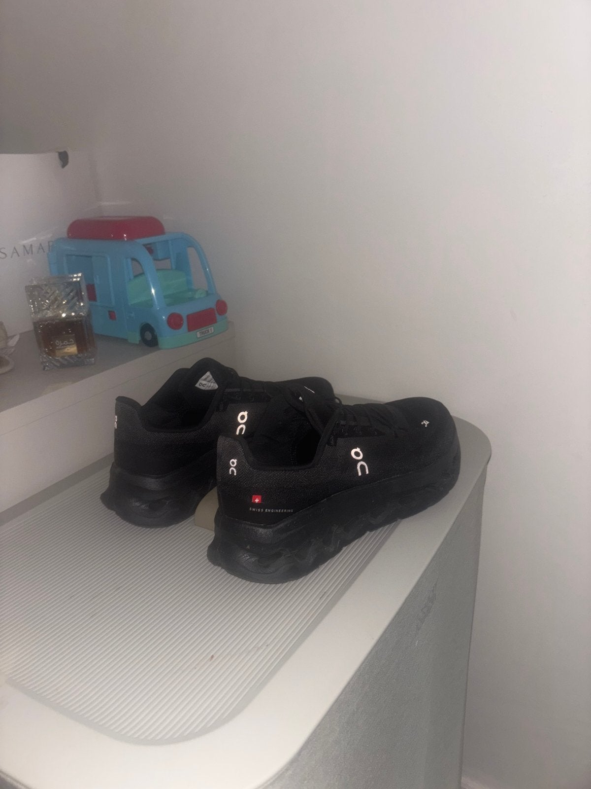 On Cloud Sneakers Zwart - Maat 41,5, Kleding | Dames, Schoenen, Ophalen of Verzenden, Zo goed als nieuw, Zwart, Sneakers of Gympen