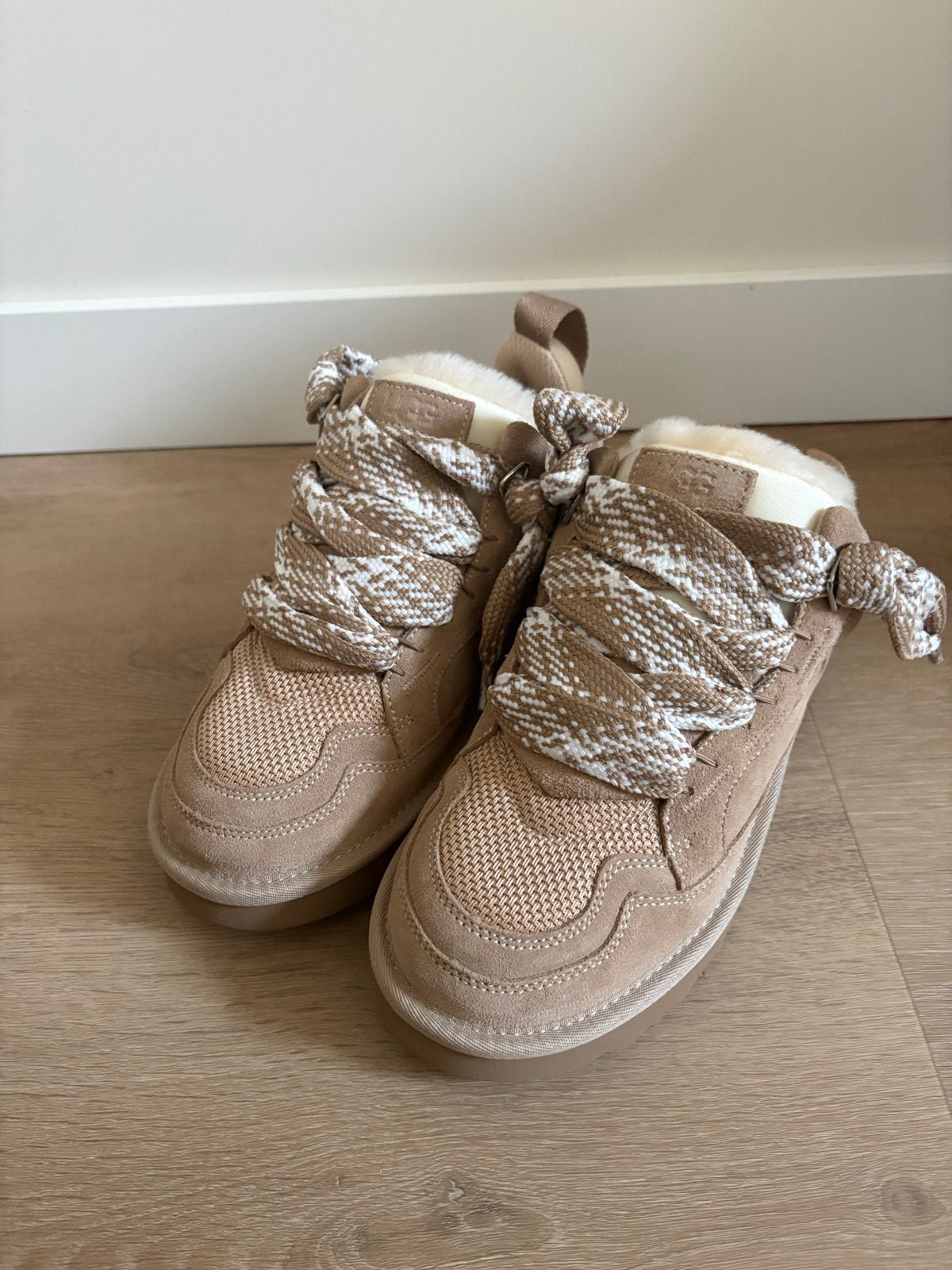 Nieuwe UGG Sneakers - Maat 40, Ophalen of Verzenden, Nieuw, Beige, Sneakers of Gympen