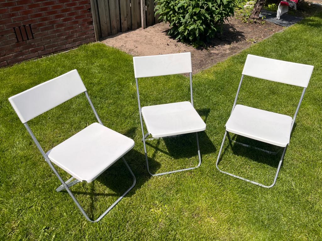 8 witte klapstoelen, Caravans en Kamperen, Kampeermeubelen, Zo goed als nieuw, Campingstoel, Ophalen