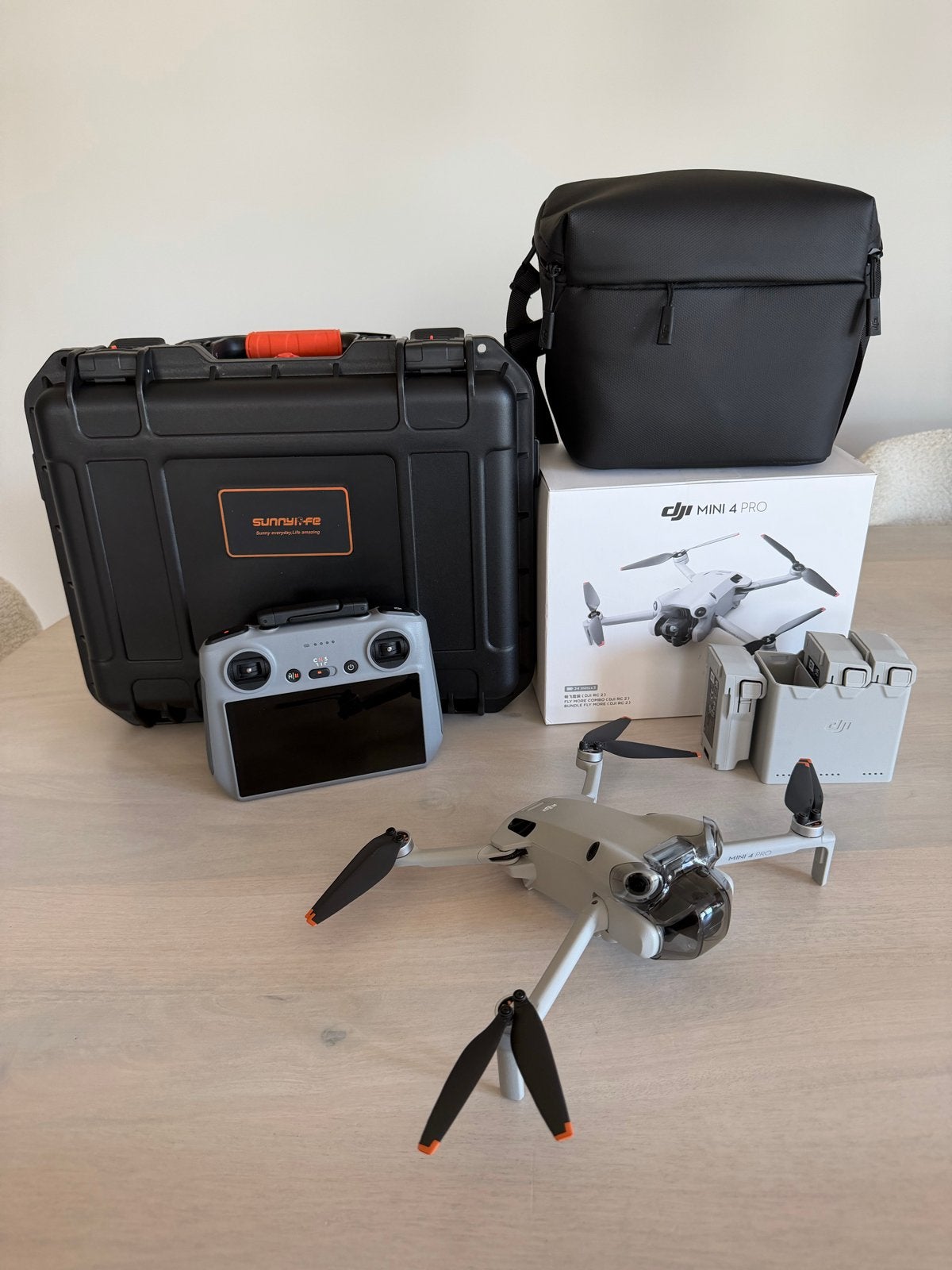 DJI Mini 4 Pro Fly More Combo RC 2 – Zo goed als nieuw, Ophalen, 30 tot 45 minuten, Cameradrone, Extra accu('s)