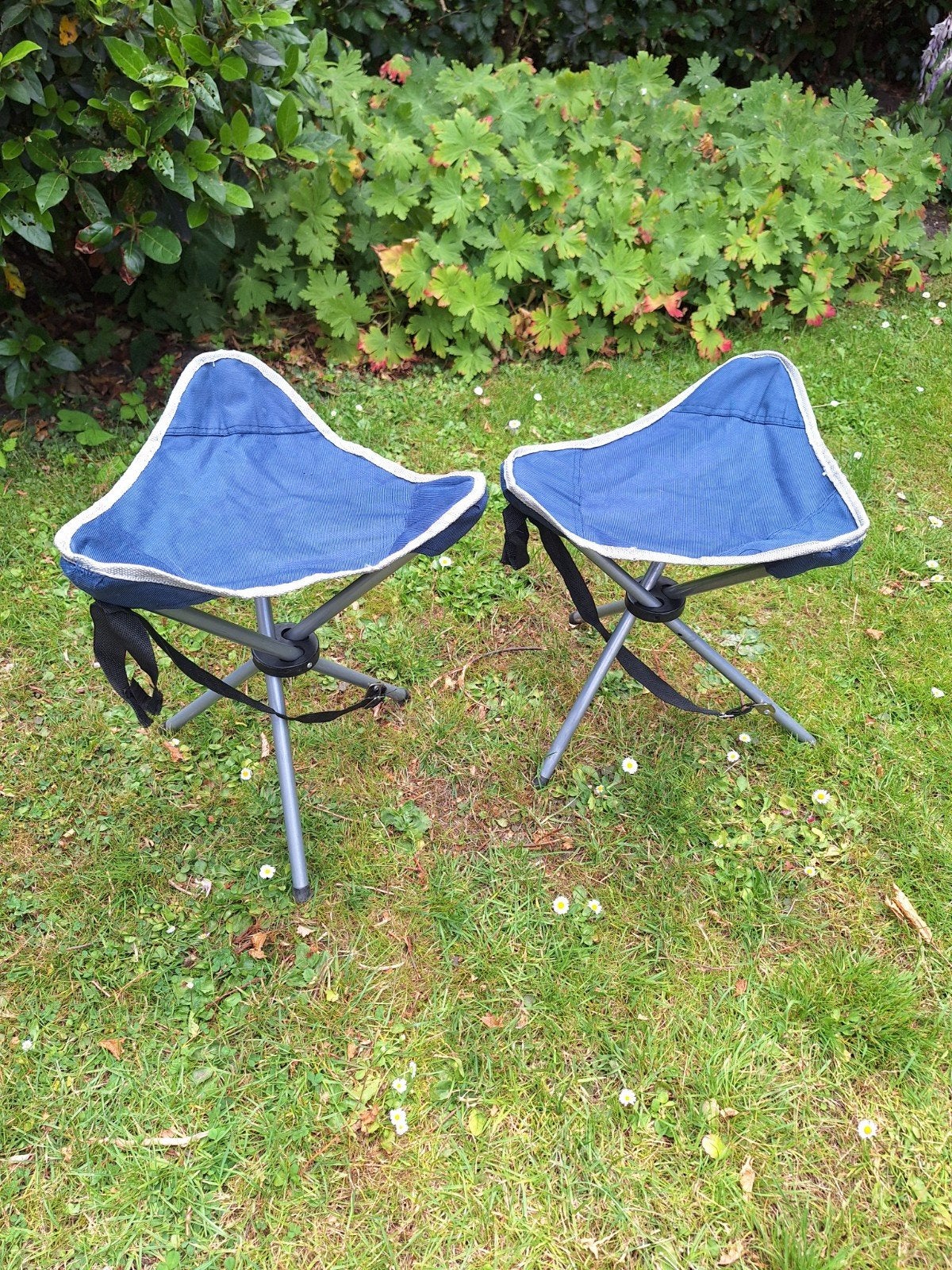 2 driepoot krukjes, vissers krukje, F1 krukje, Ophalen, Campingstoel