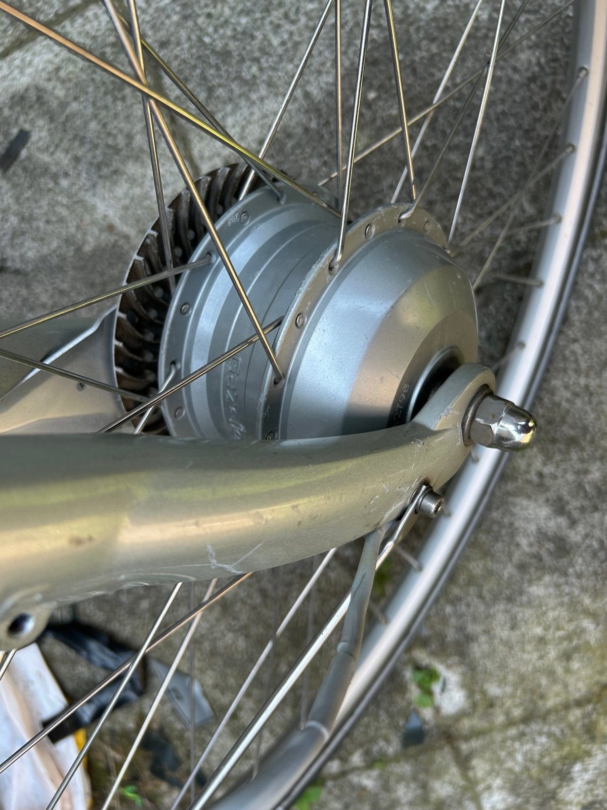 Elektrische voorwiel motor gazelle innergy 9-pins stekker, Gebruikt, Motor, Aluminium, Ophalen