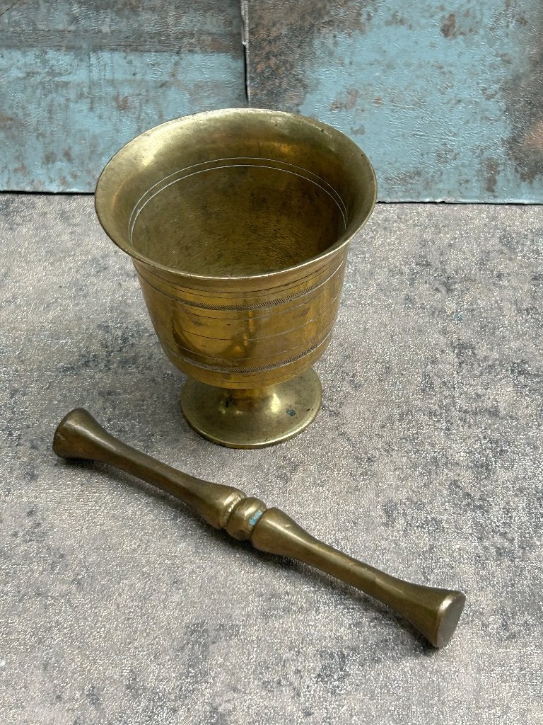 mooie oude messing / brons vijzel met bijbehorende stamper., Antiek en Kunst, Ophalen, Brons