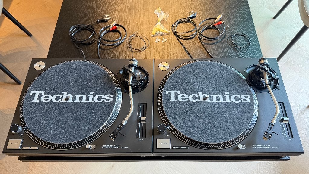 Set van 2 x Technics SL1210mk2 draaitafels in nieuwstaat, Muziek en Instrumenten, Dj-sets en Draaitafels, Ophalen, Zo goed als nieuw