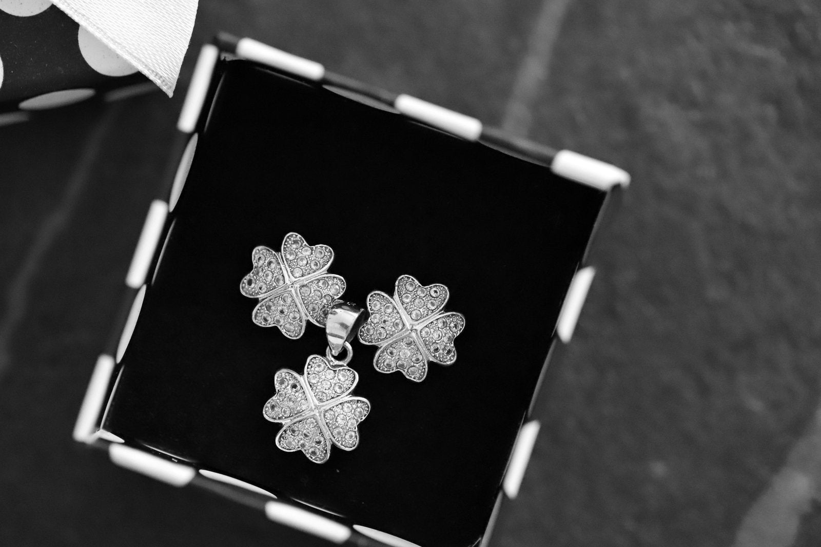 Klavertje Vier 925 Zilver Sieradenset Oorbellen & Hanger, Ophalen, Nieuw, Met edelsteen, Zilver