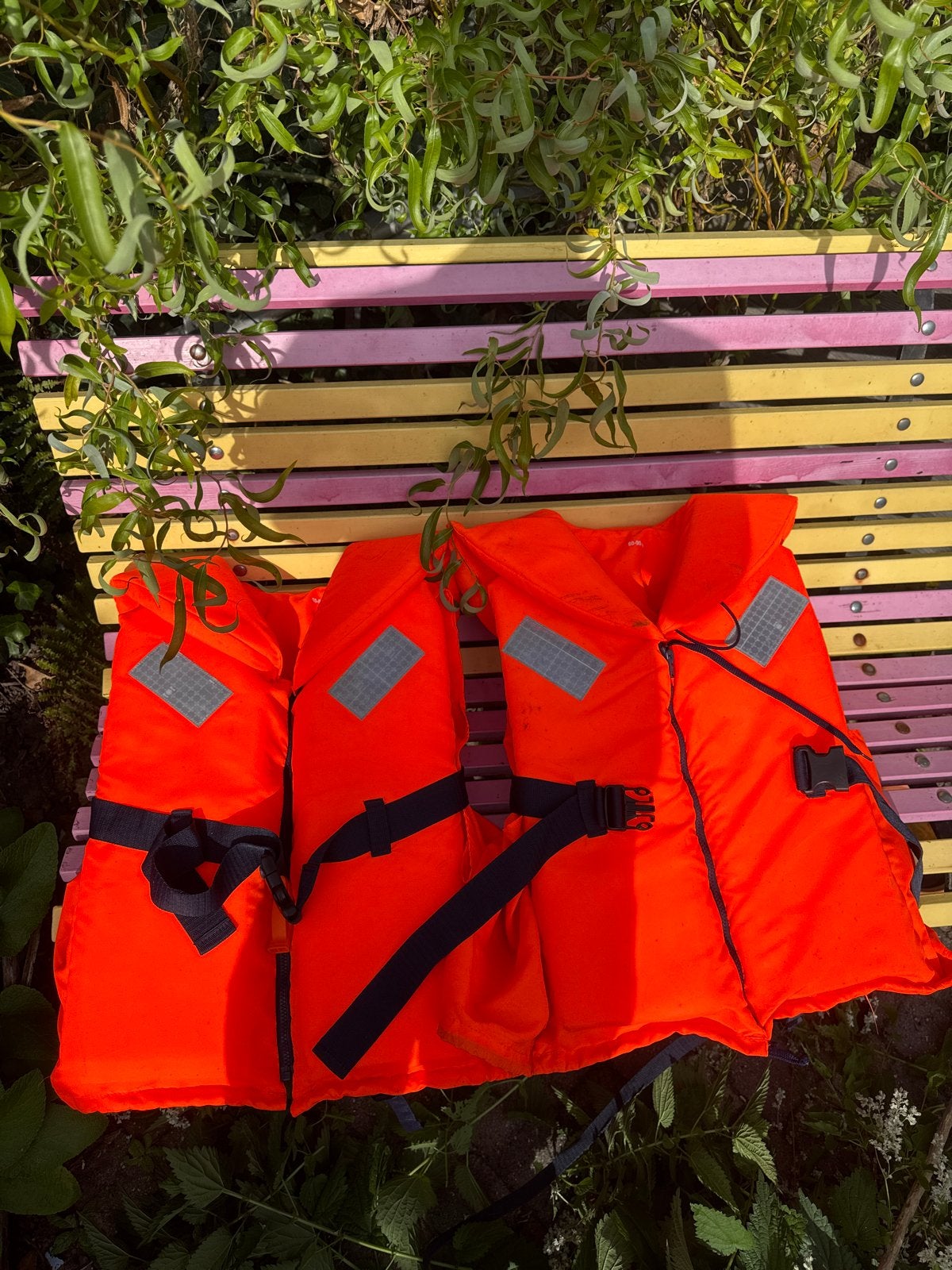 Twee zwemvesten 60-90 kg, Ophalen, Gebruikt, Overige typen