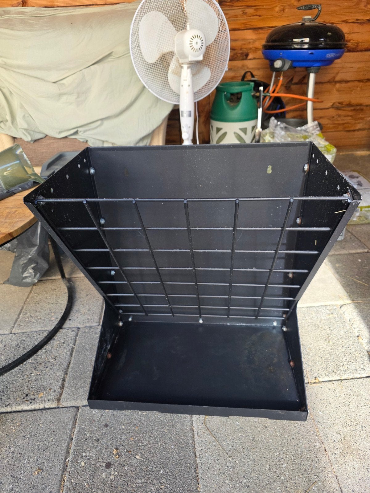 Metalen 2-in-1 Hooiruif met Voederbak (Zwart), Ophalen