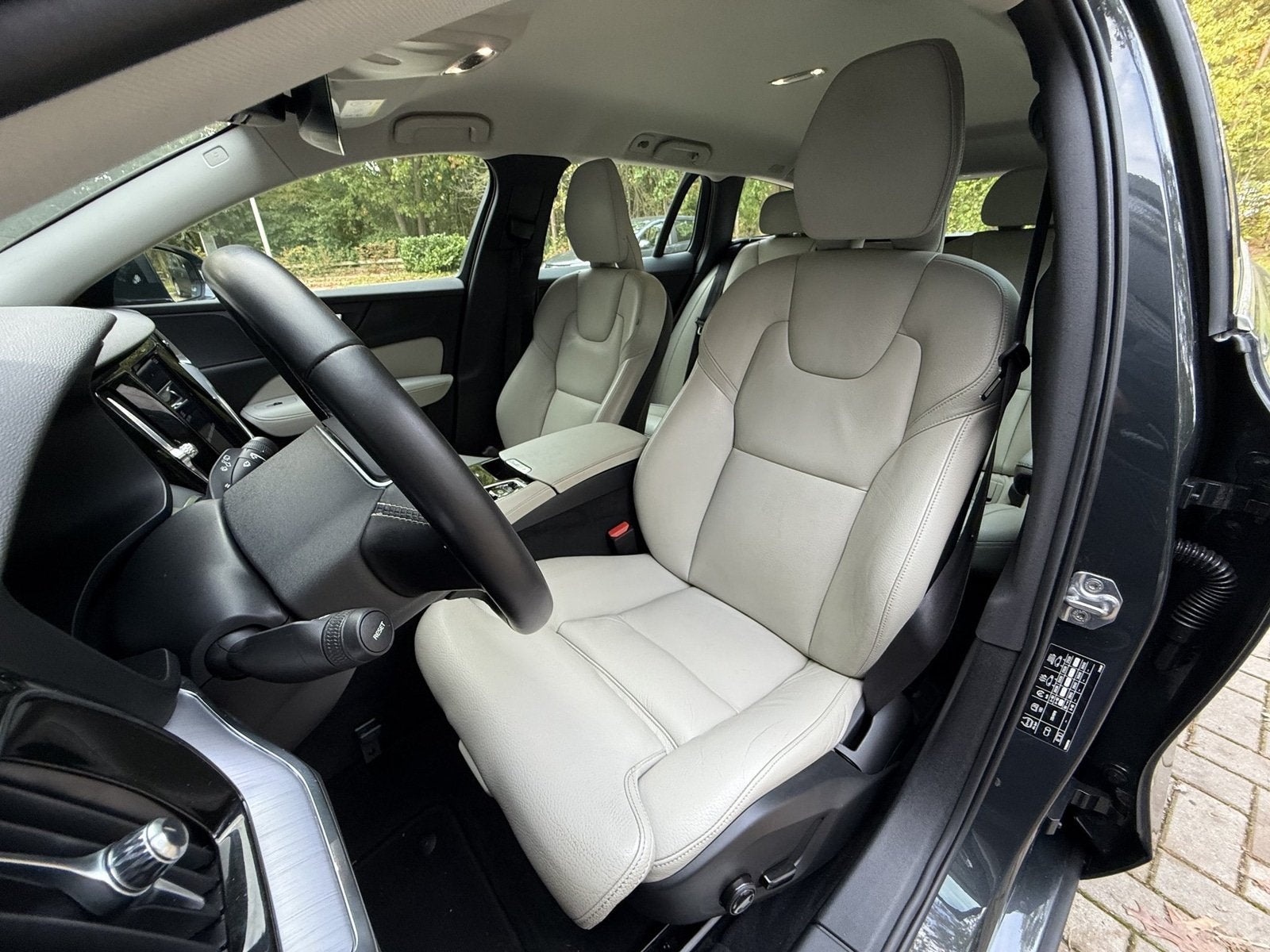 Volvo V60 2.0 T6 AWD Momentum Pro Volledig dealer onderhoude, Gebruikt, 4 cilinders, Verwarmde buitenspiegels, 340 pk