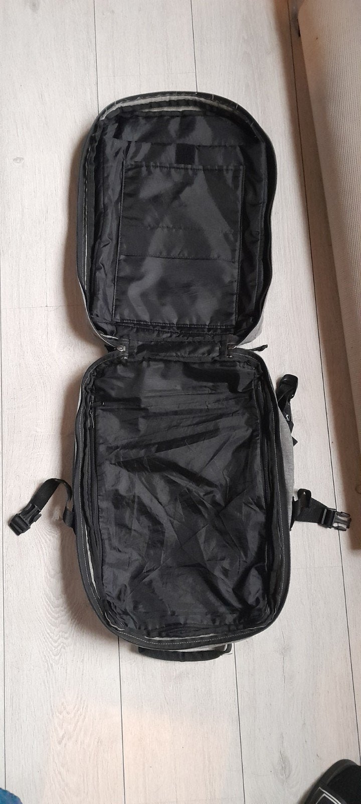 Eastpak Rugzak Grijs - Ideaal voor school of reizen, 45 tot 60 cm, 25 tot 40 cm, Ophalen of Verzenden, Zo goed als nieuw