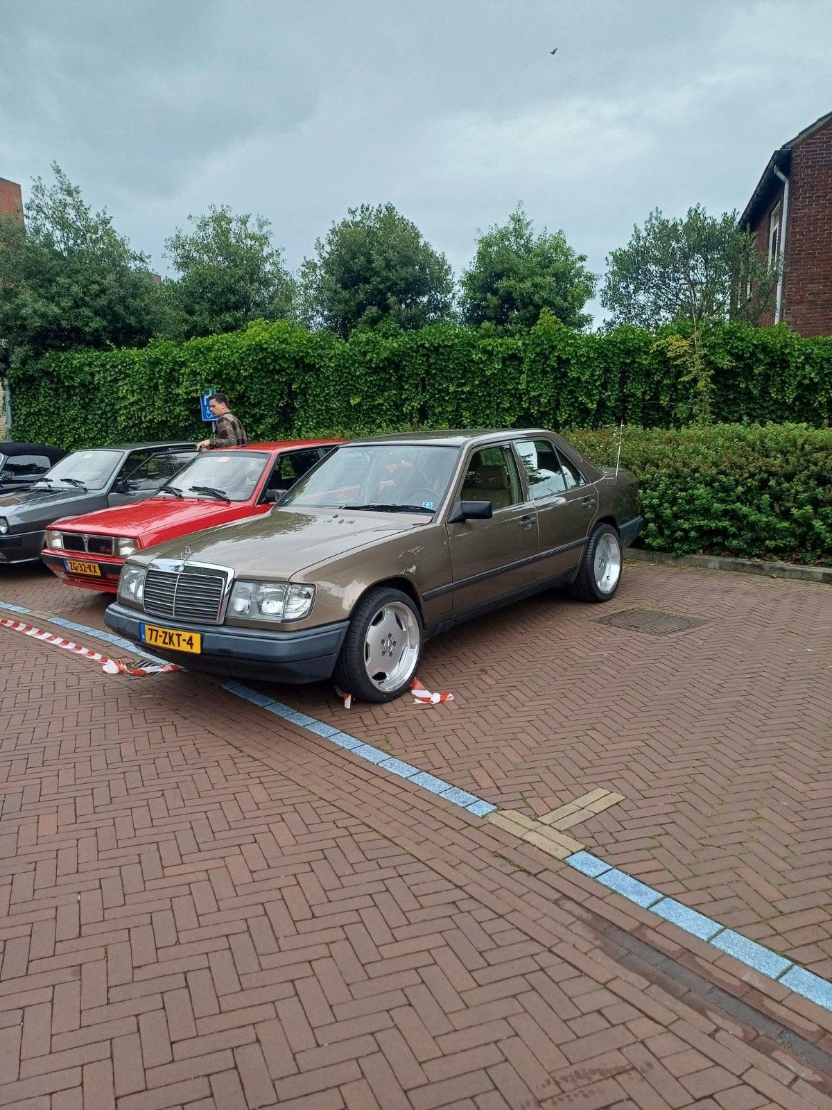 gezocht w124 beige leren stoelen en achterbank en deurpanele, Ophalen of Verzenden