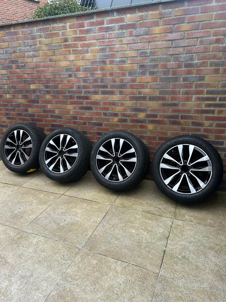 Winterbanden Mercedes C-200 nieuw model, Auto-onderdelen, Banden en Velgen, Ophalen, Gebruikt, Banden en Velgen, 17 inch