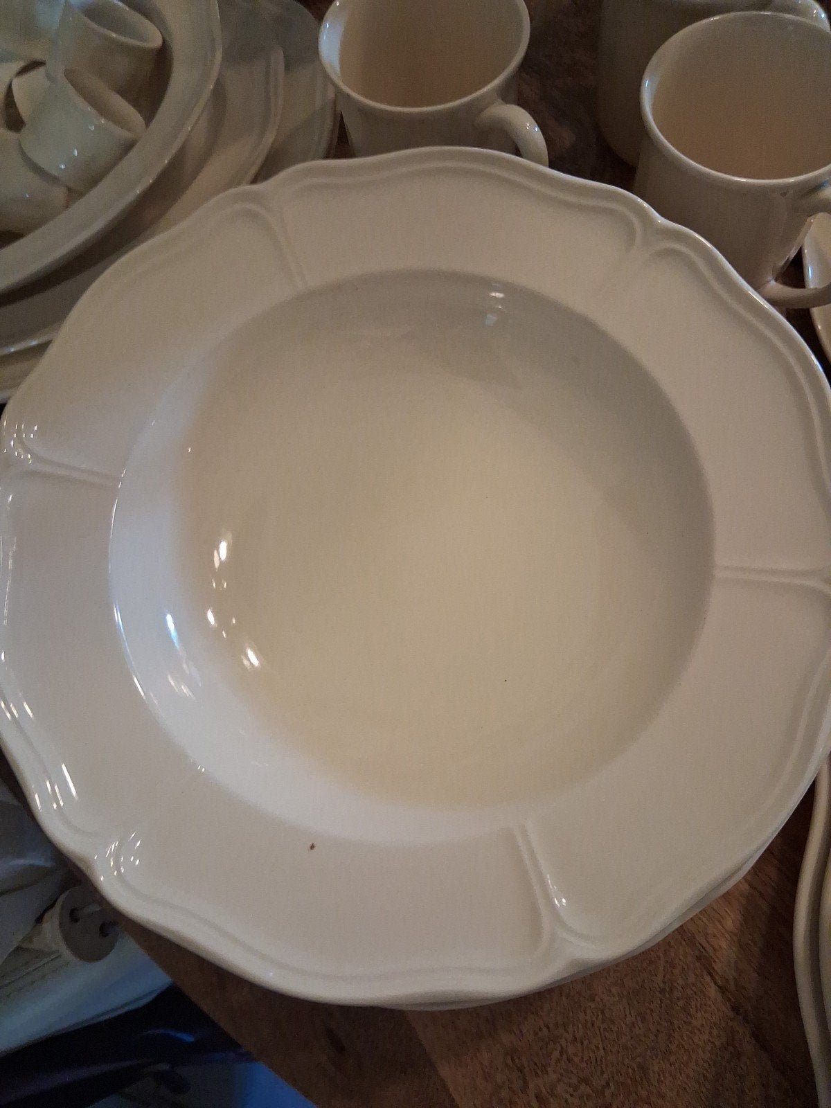 Wedgwood Queens Plain Grote Pasta Borden Nieuw, Huis en Inrichting, Keuken | Servies, Ophalen, Nieuw, Porselein, Bord(en)