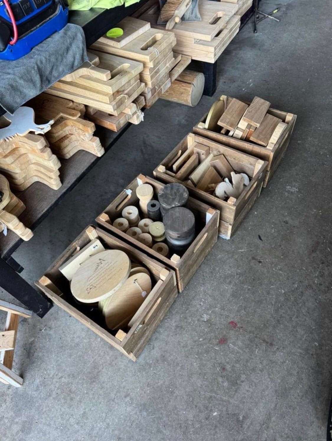 4 kratten met diverse houten decoratie, Ophalen, Nieuw, Bruin, Hout