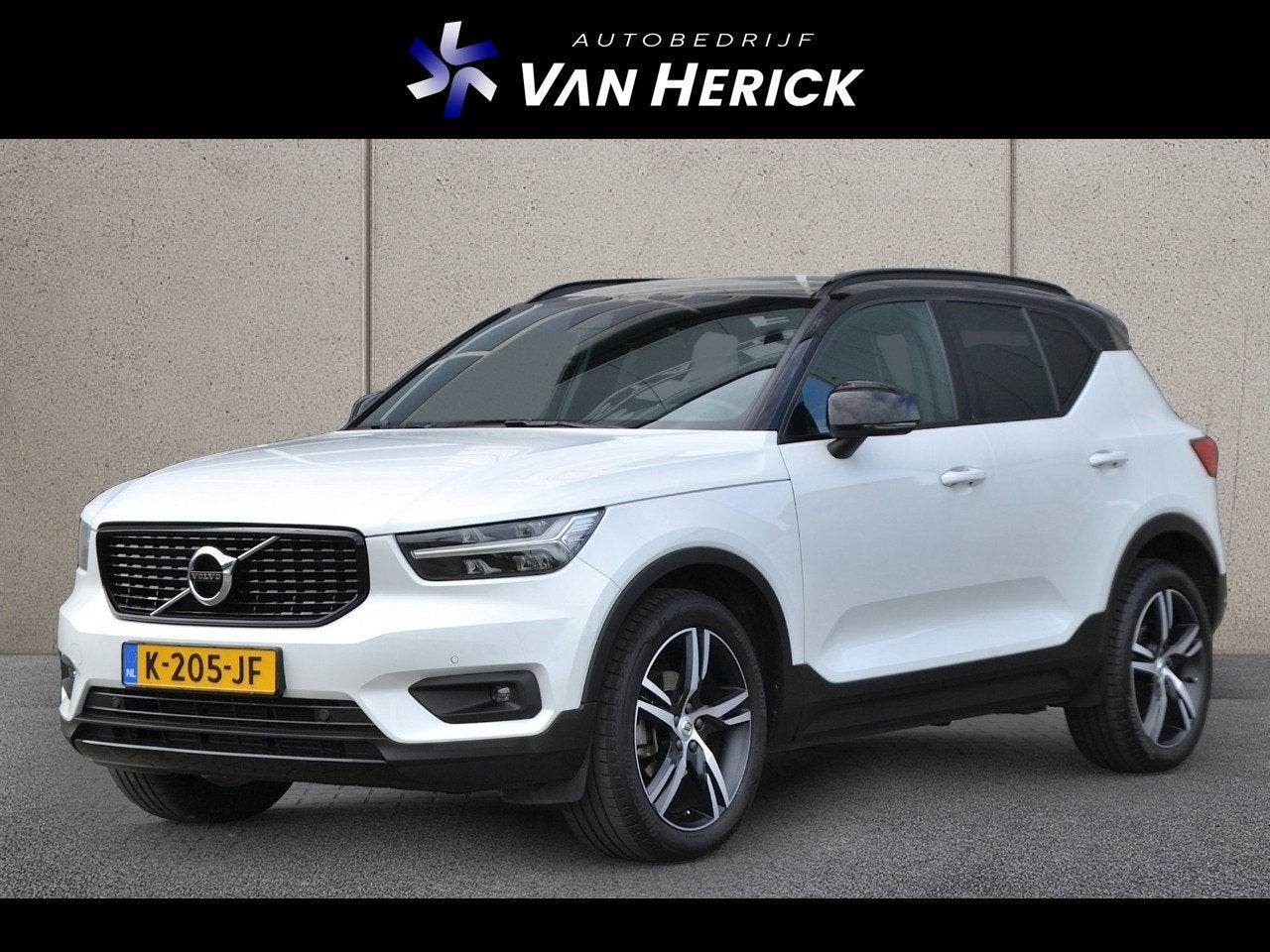 Volvo XC40 1.5 T2 R-Design | Navigatie | Achteruitrijcamera, Voorwielaandrijving, Gebruikt, 129 pk, Wit