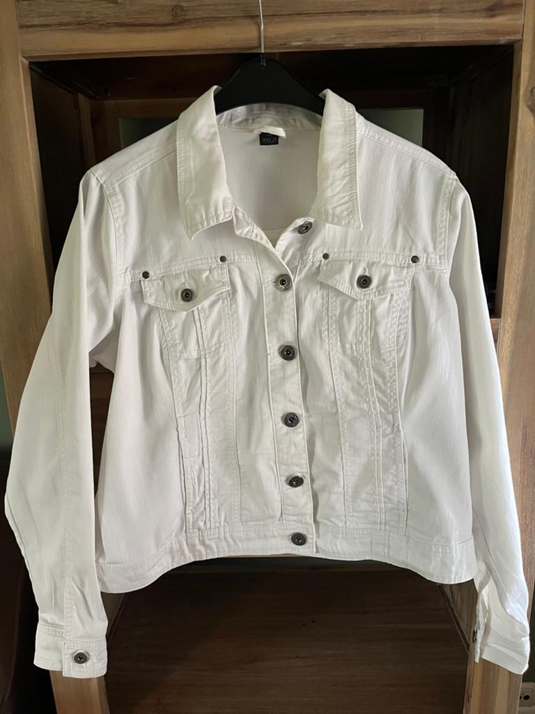 Jasje, Ophalen, Zo goed als nieuw, Maat 46/48 (XL) of groter, Wit