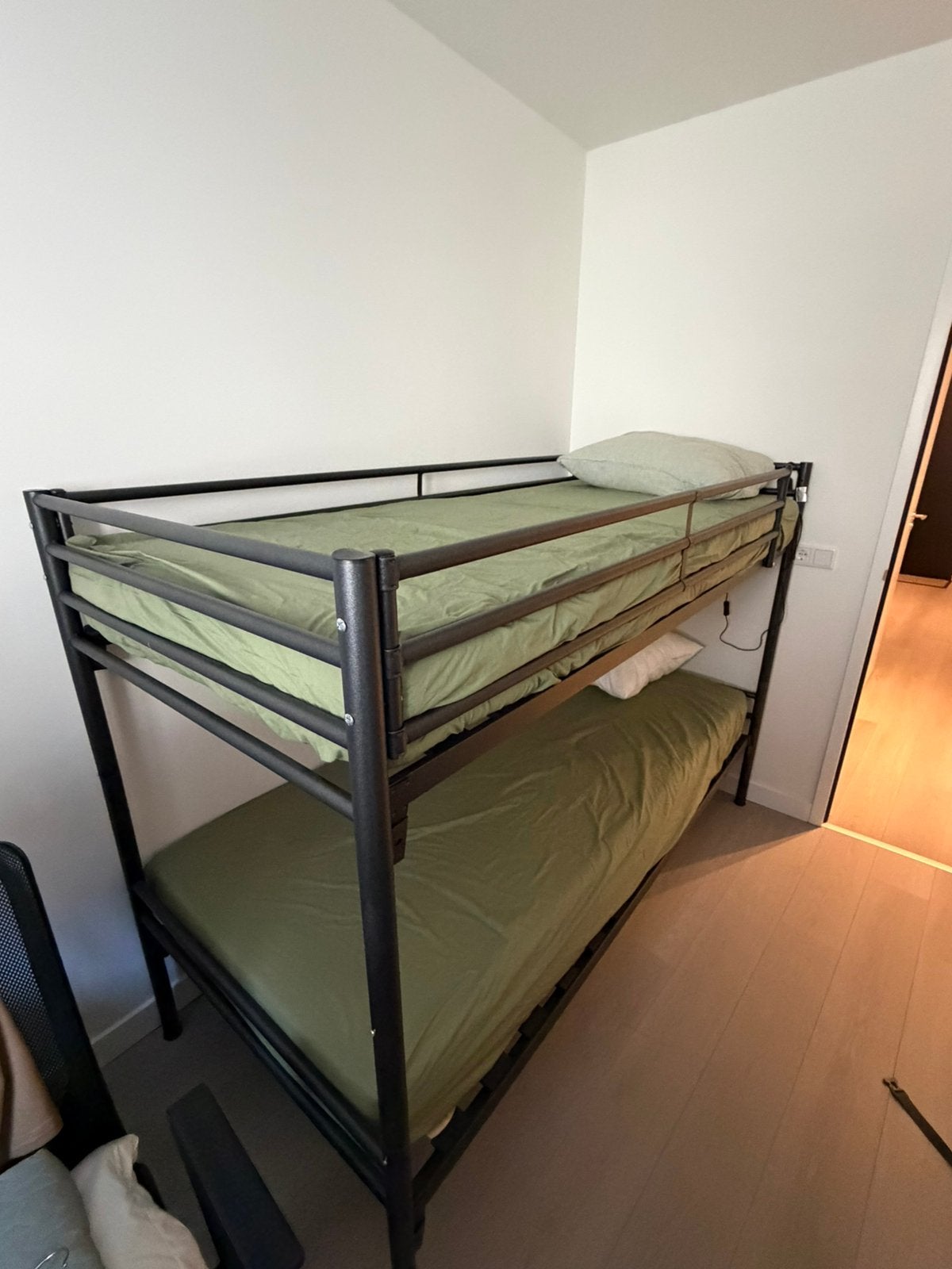 Metalen stapelbed met lattenbodems, snel ophalen, Ophalen, 90 cm, Tweepersoons, Zo goed als nieuw