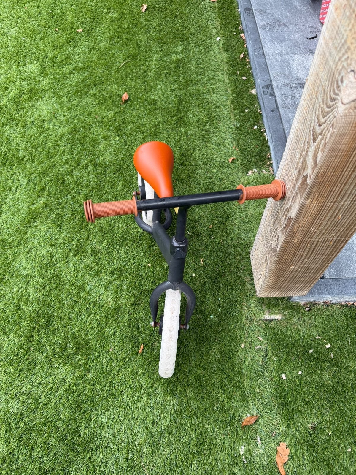 Loopfiets voor kinderen - Zwart met oranje zadel, Ophalen, Gebruikt, Minder dan 16 inch