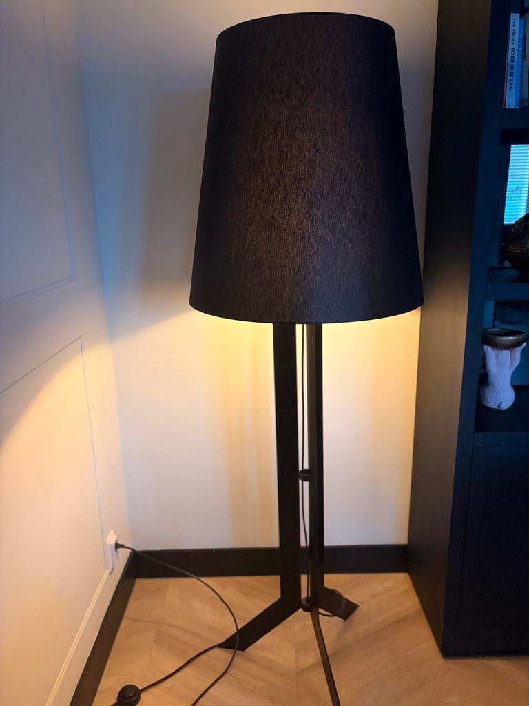 Ztahl Arco Zwarte vloerlamp met stoffen kap, Huis en Inrichting, Lampen | Vloerlampen, Ophalen, Zo goed als nieuw, Stof, 150 tot 200 cm