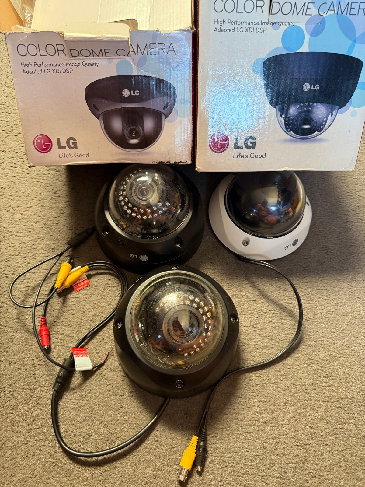 LG L6213R-BP Dome Camera's (3 stuks), Ophalen, Gebruikt, Buitencamera