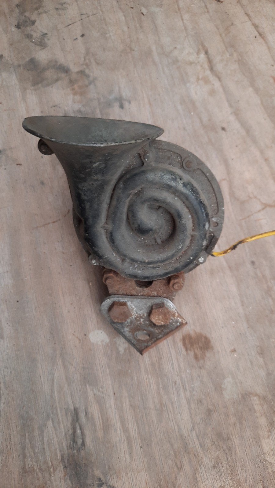 Vintage claxon voor oldtimer, Ophalen