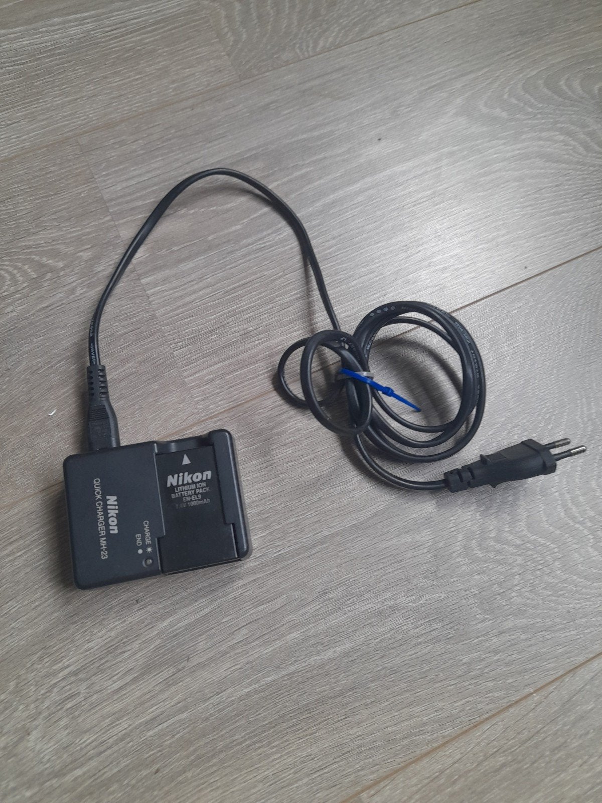 merk nikon EH-70P oplader met batterij 
NIKON EH-70P oplader, Ophalen of Verzenden
