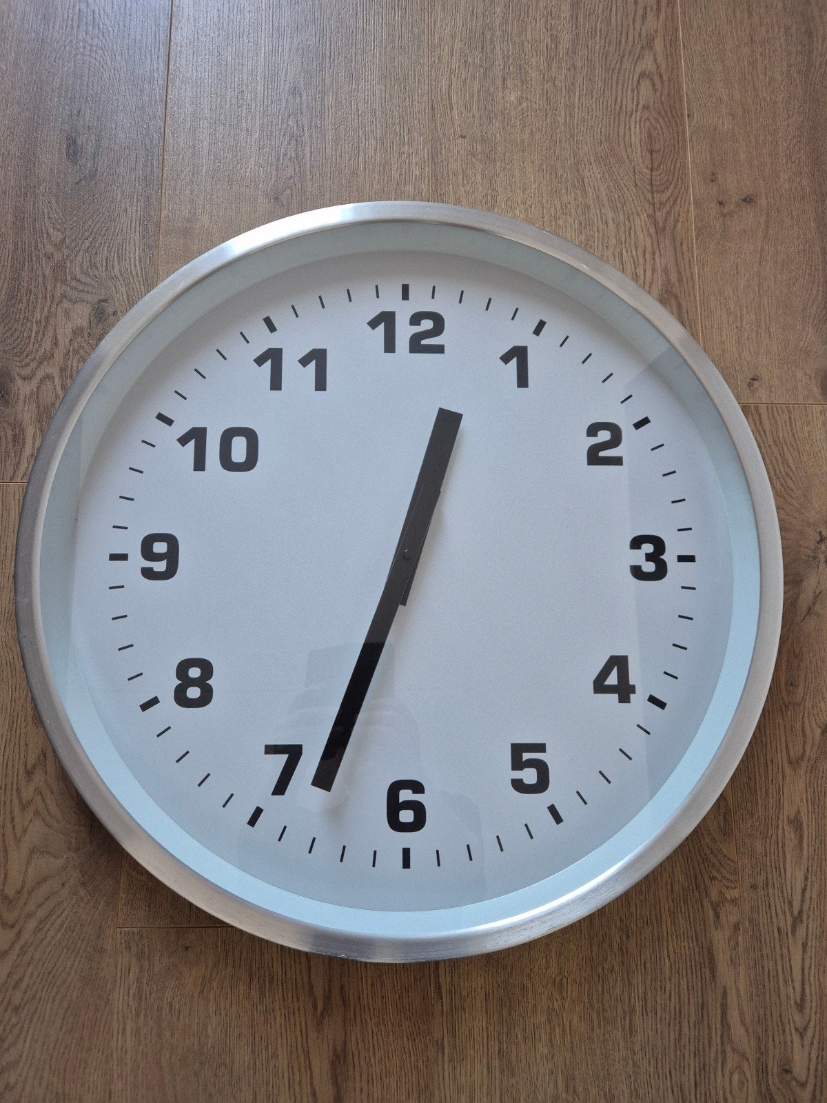 Te koop wandklok., Ophalen, Gebruikt, Analoog, Wandklok