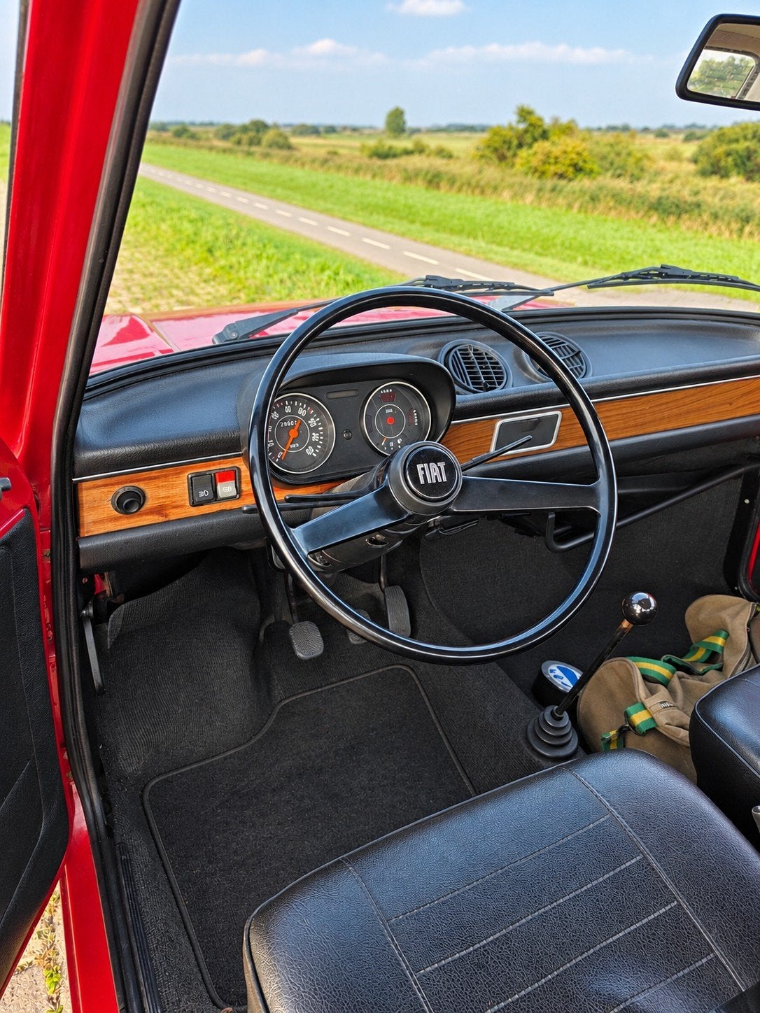 Fiat 127 uit 1975 – harde, eerlijke klassieker in mooi rood, foto 6