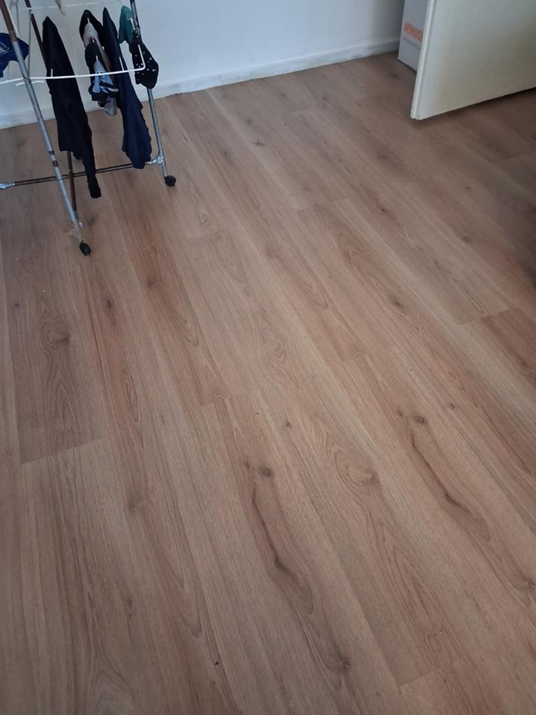 Kliklaminaat+ondervloer+plinten, 50 tot 150 cm, Ophalen of Verzenden, Zo goed als nieuw, 10 m² of meer