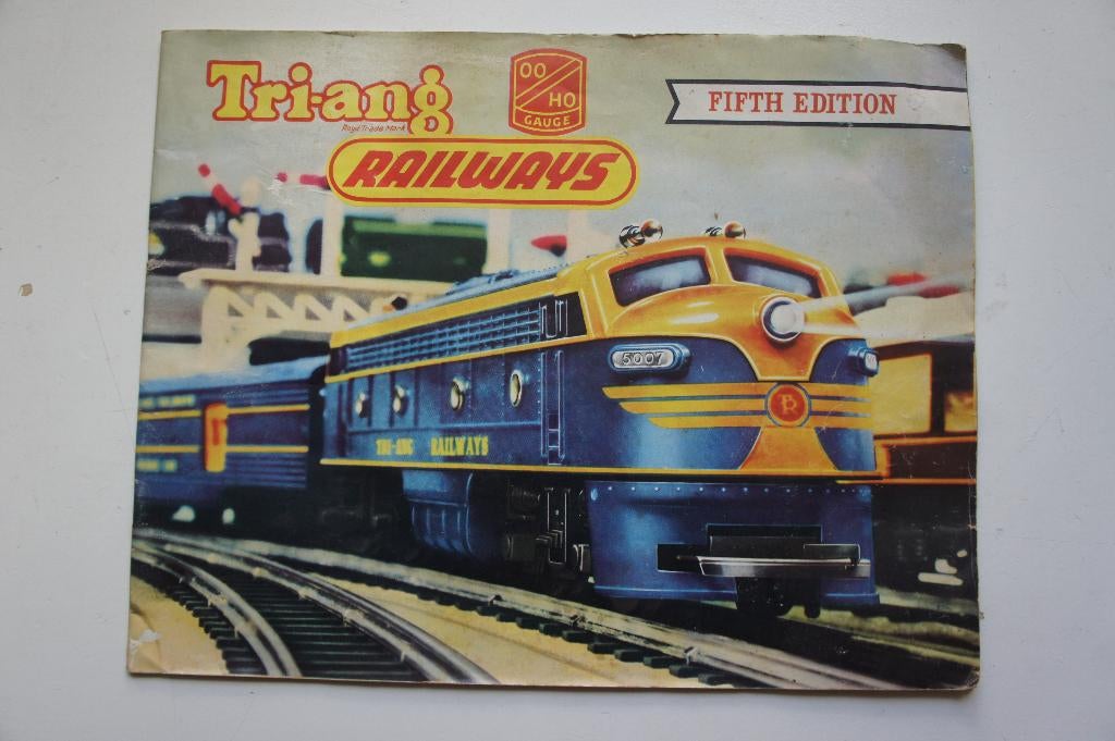 Tri-ang Railways catalogus editie 5 Vintage 1959, Overige merken, Gebruikt, Gelijkstroom of Wisselstroom, Boek, Tijdschrift of Catalogus