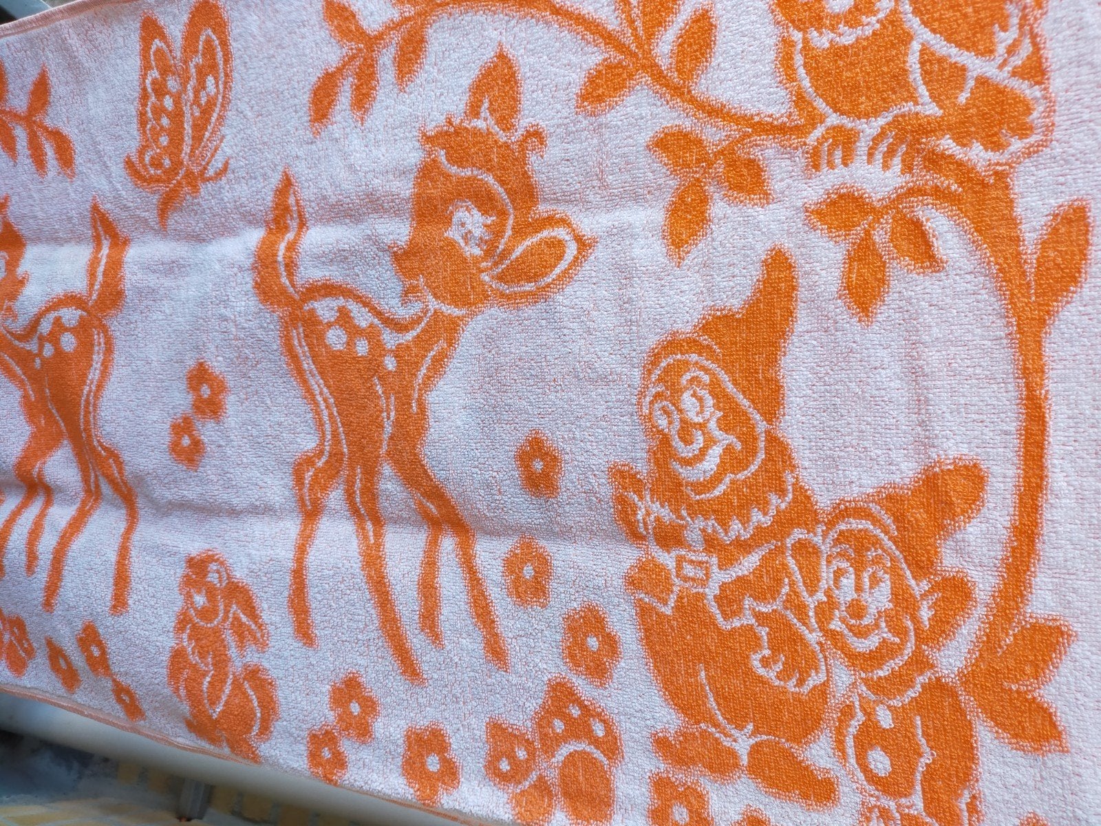 Vintage handdoek Bambi kabouters konijn uil, Ophalen of Verzenden, Handdoek