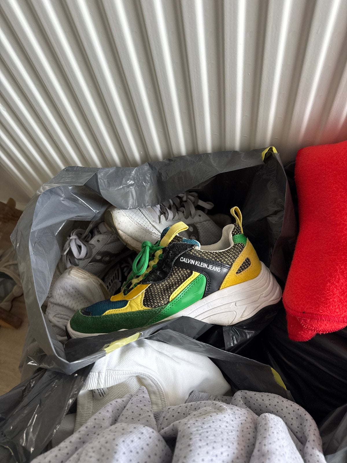 2 volle zakken met merkschoenen oa nike/saucony maat 38, Ophalen, Gedragen, Overige kleuren, Sneakers of Gympen