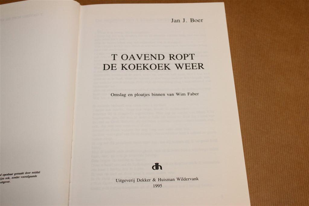 \'t Oavend Ropt de Koekoek Weer — Jan J. Boer [Gesigneerd], Boeken, Geschiedenis | Stad en Regio, Ophalen of Verzenden, Gelezen