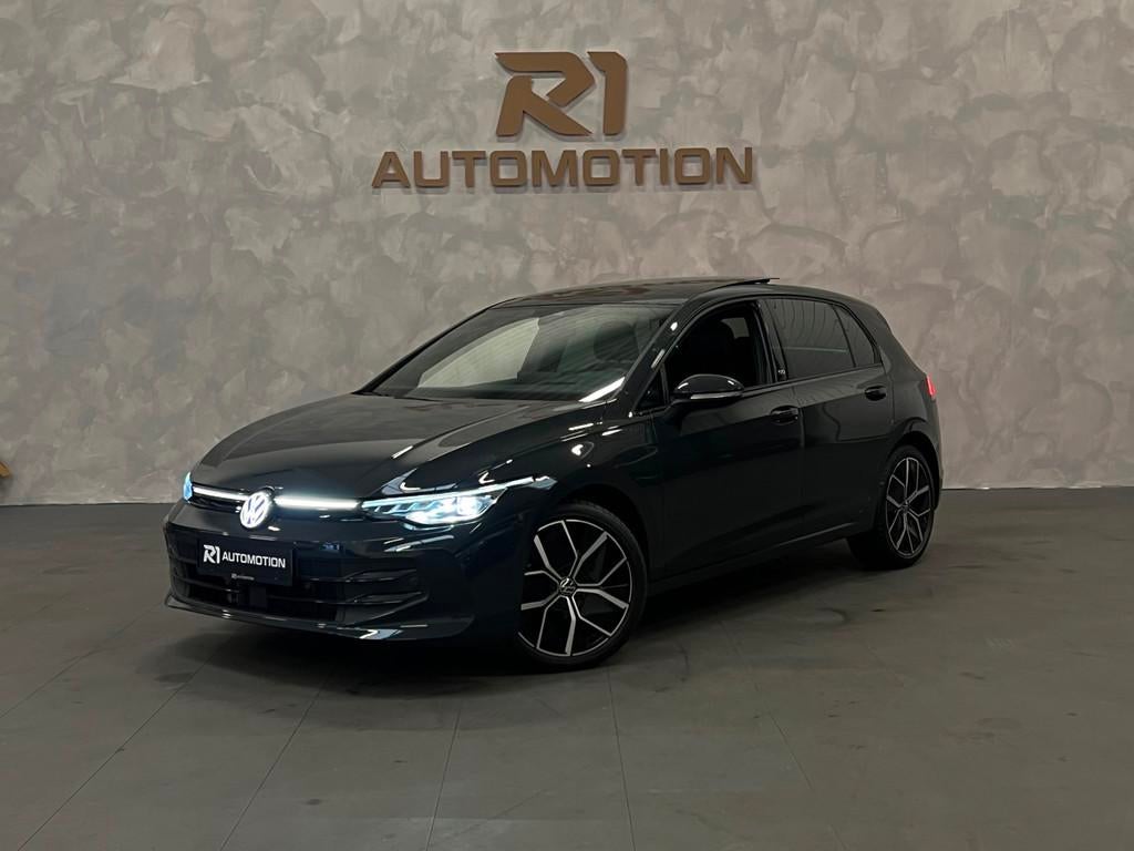 Volkswagen Golf 8,5 1.5 eTSI|50 Edition|PANO|KEYLESS|CAM|HuD, Auto's, Volkswagen, Adaptive Cruise Control, Zwart, 150 pk, Bedrijf