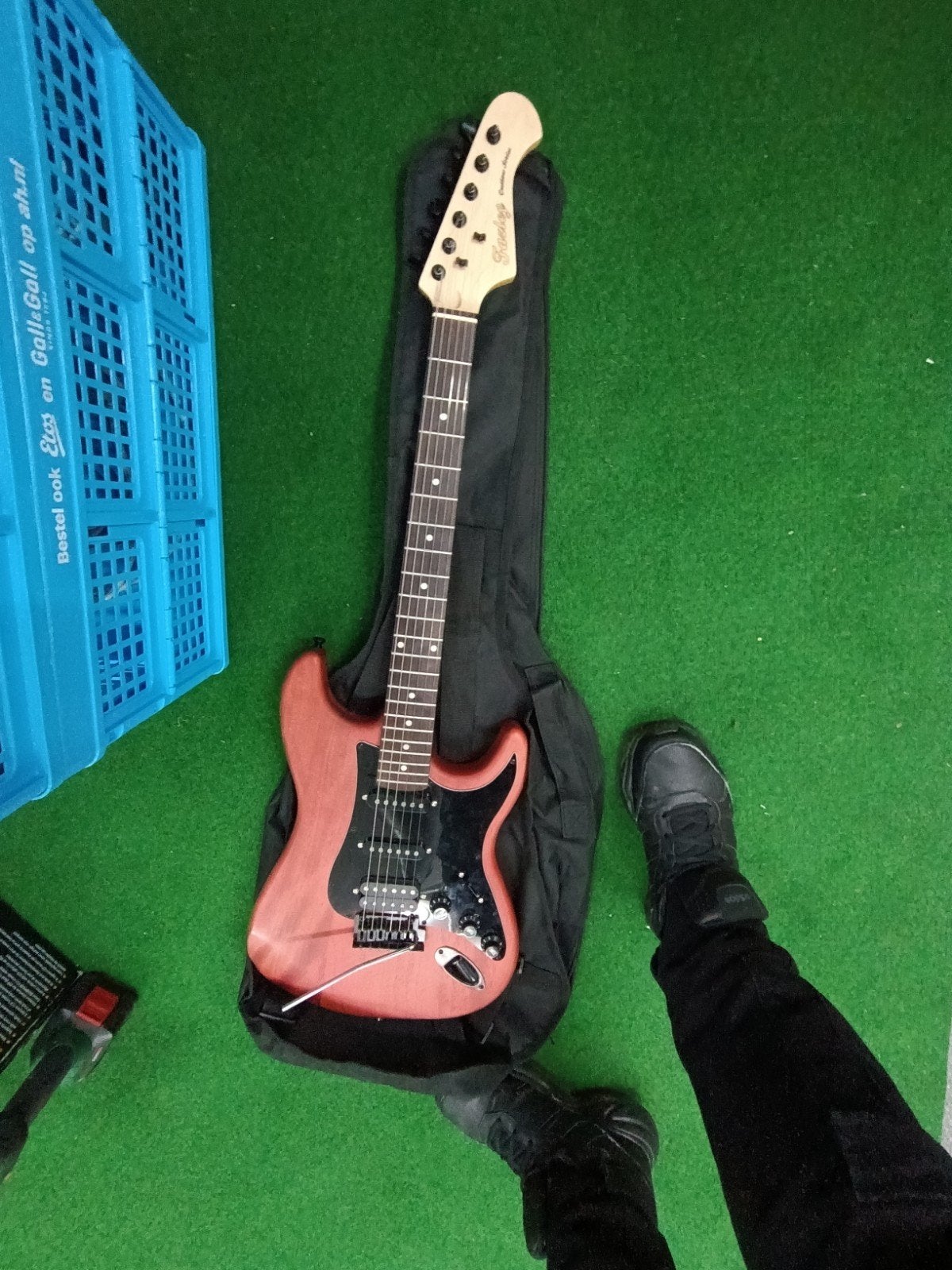 Fazley elektrische gitaar met elektrische problemen, Muziek en Instrumenten, Ophalen, Gebruikt, Solid body, Overige merken