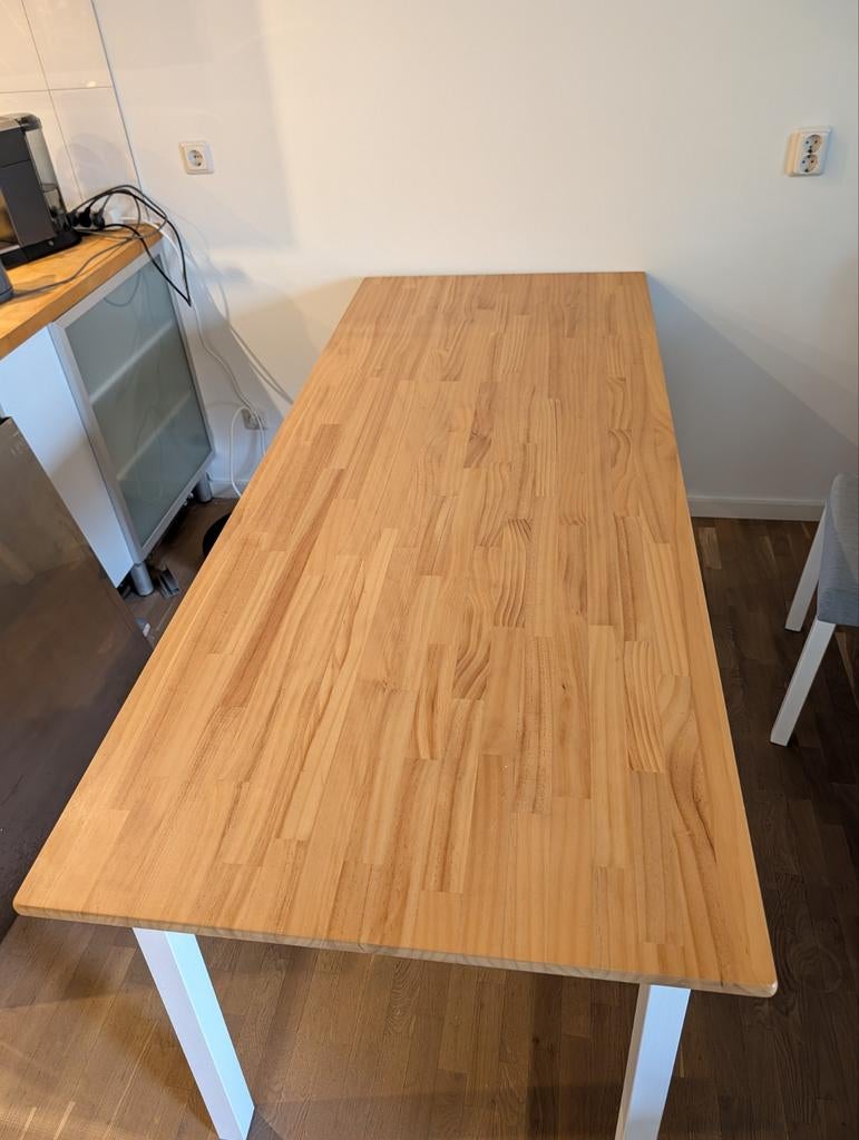 Eettafel met houten blad en witte poten, Huis en Inrichting, Tafels | Eettafels, Ophalen, Gebruikt, 50 tot 100 cm, 150 tot 200 cm