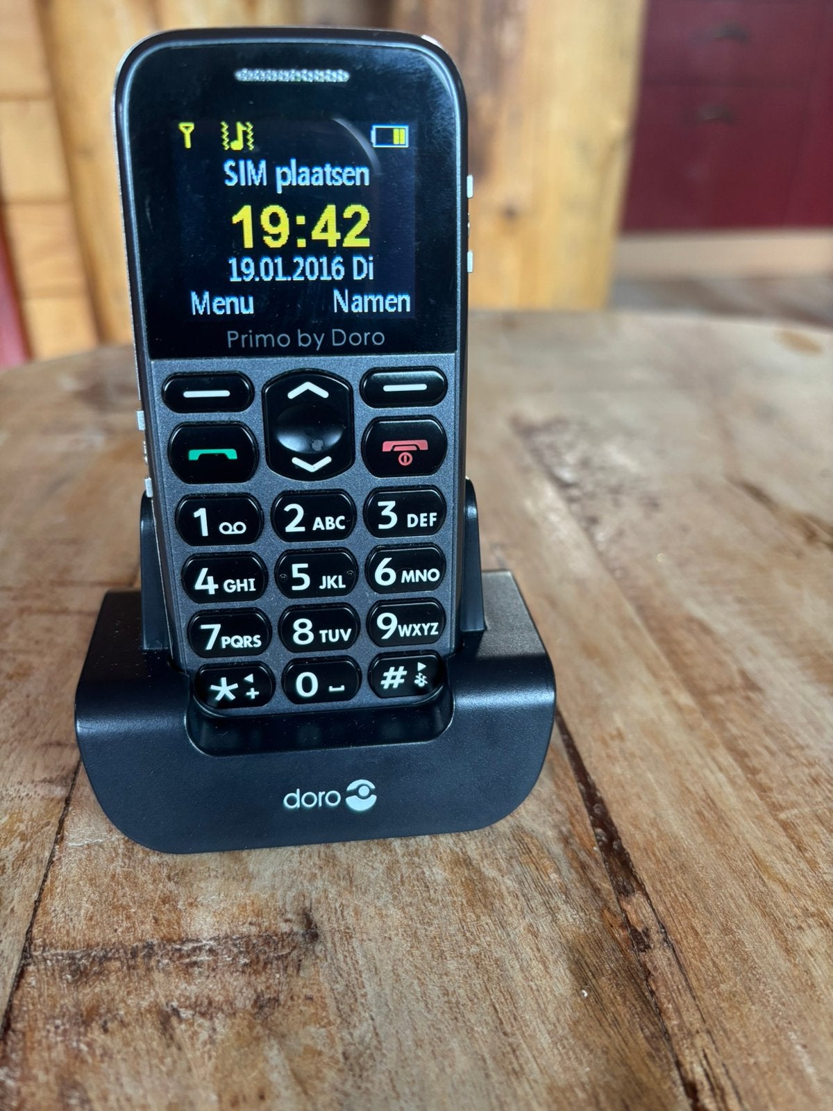 Doro Primo 215 mobiele telefoon + oplaadstation, Telecommunicatie, Ophalen of Verzenden, Zo goed als nieuw, Geen camera