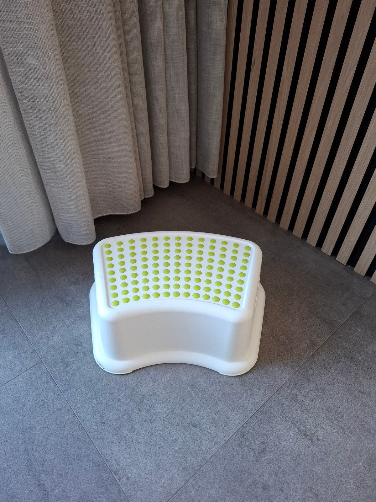 IKEA Opstapbankje - Ideaal voor kinderen, Huis en Inrichting, Krukjes, Ophalen, Gebruikt, Kunststof