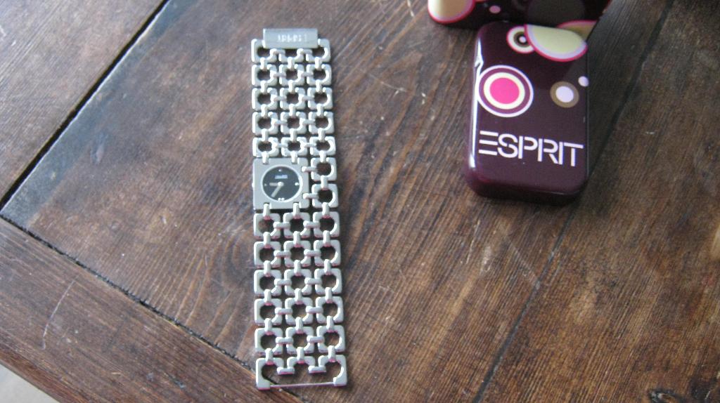 nieuw horloge in box van esprit mag weg voor 20 euro, Staal, Staal, Nieuw, Ophalen of Verzenden