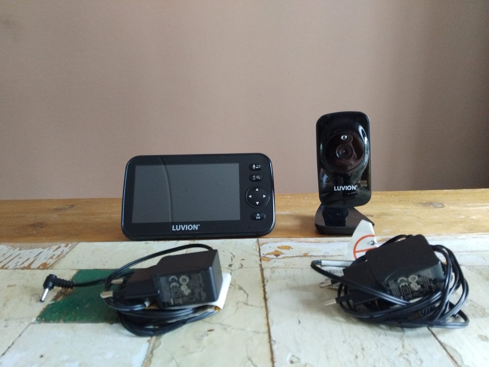 Luvion Icon Deluxe babyfoon met camera - uitbreidbaar tot 4, Kinderen en Baby's, Babyfoons, Verzenden, Zo goed als nieuw, 250 meter of meer